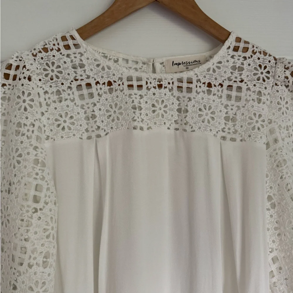 Impressions White Crochet Lace Top – Size M